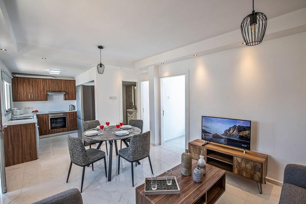 Apt Misia Enas - Modern 2 Bedroom Apartment with Sea Views - Close to Ayia Napa Square photo 4