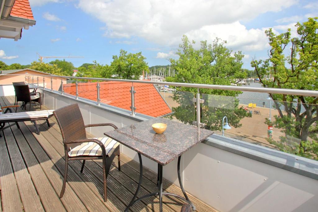 hafennahe Penthousewohnung mit Meerblick - Hafenresidenz Lauterbach FeWo 2-7 photo 4