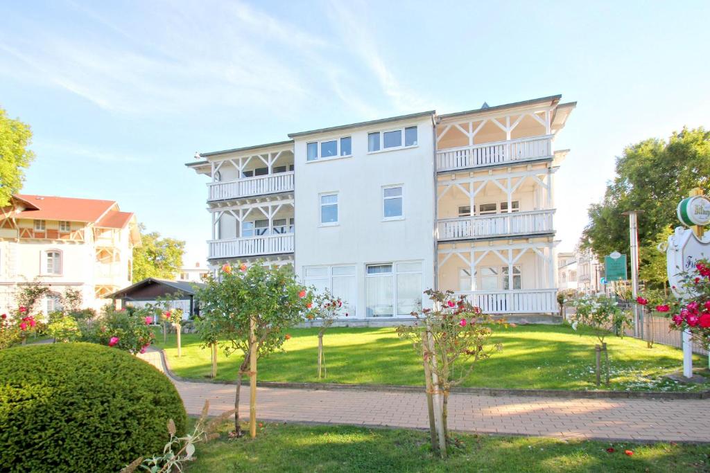 mit Meerblick und Balkon, gratis Nutzung vom AHOI Erlebnisbad und Sauna in Sellin - Panorama Göhren FeWo 11
