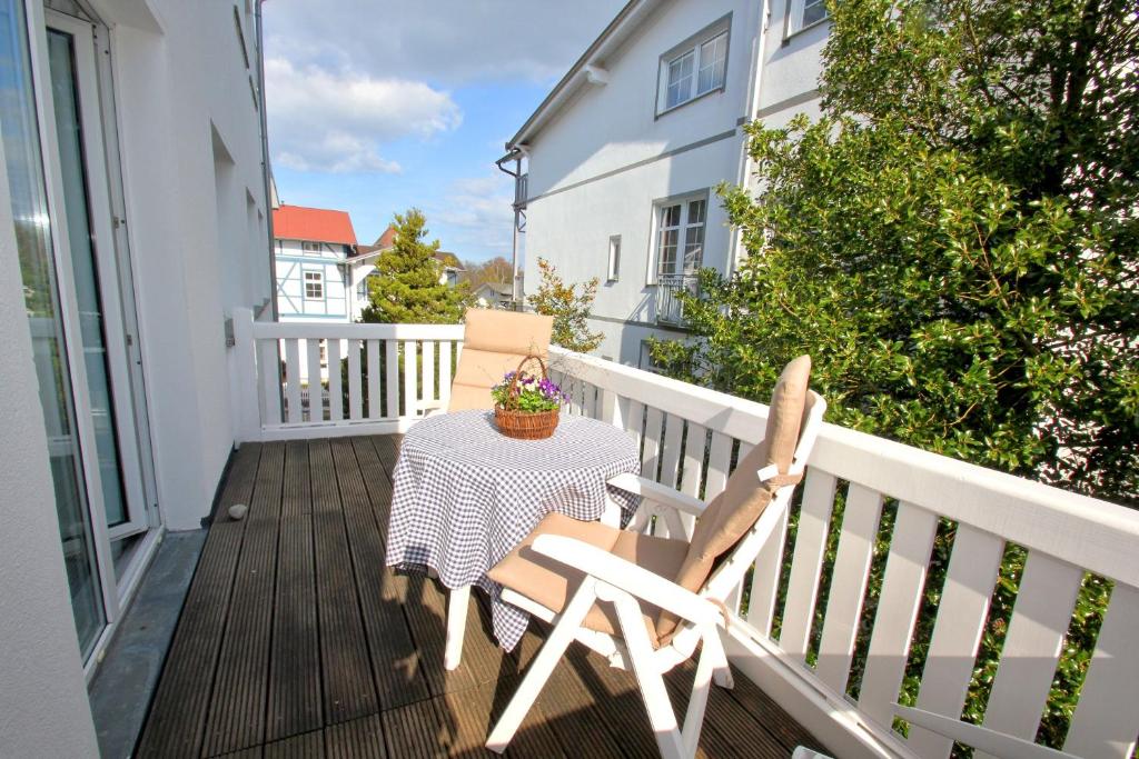 ruhige Lage mit Balkon, gratis Nutzung vom AHOI Erlebnisbad und Sauna in Sellin - Villa Käthe FeWo 07 photo 3