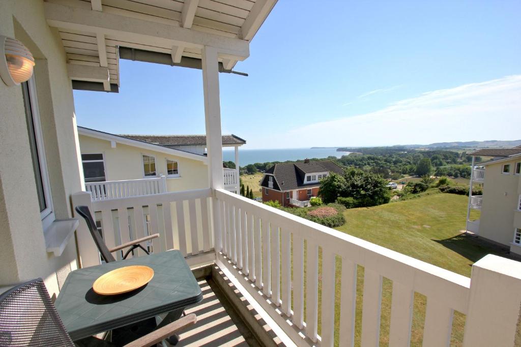 mit Meerblick und Balkon, gratis Nutzung vom AHOI Erlebnisbad und Sauna in Sellin - Meeresblick FeWo 50 photo 4