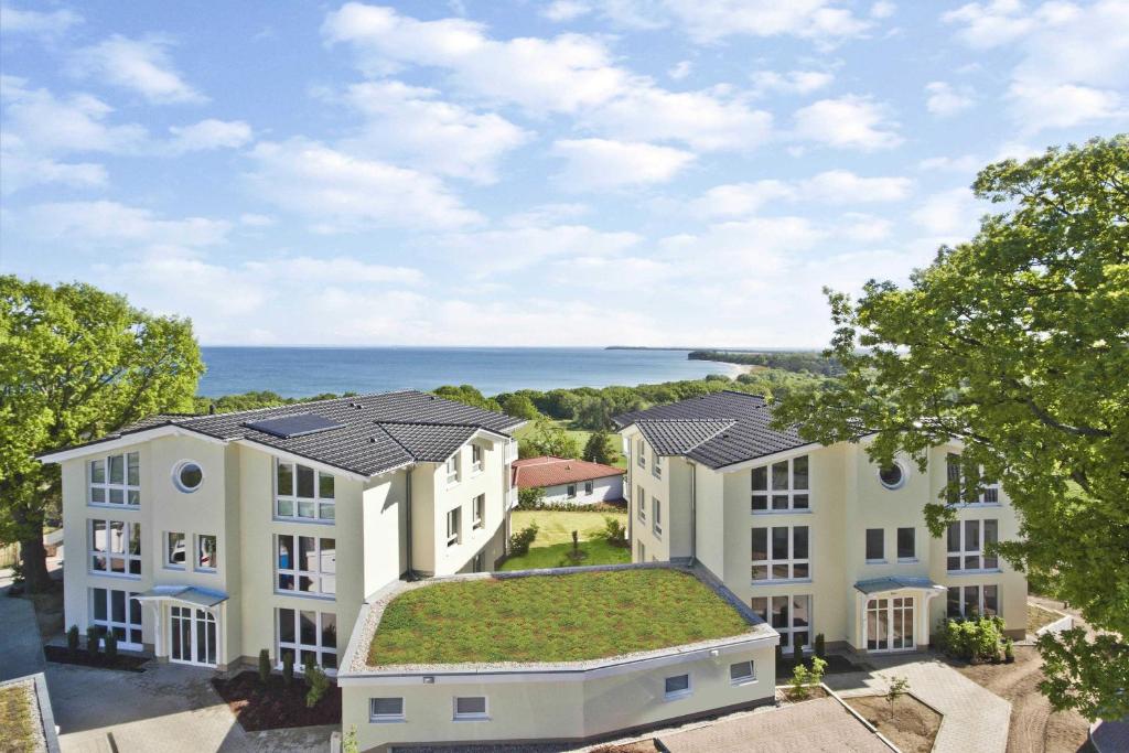 mit Meerblick und Terrasse, gratis Nutzung vom AHOI Erlebnisbad und Sauna in Sellin - Meeresblick FeWo 63