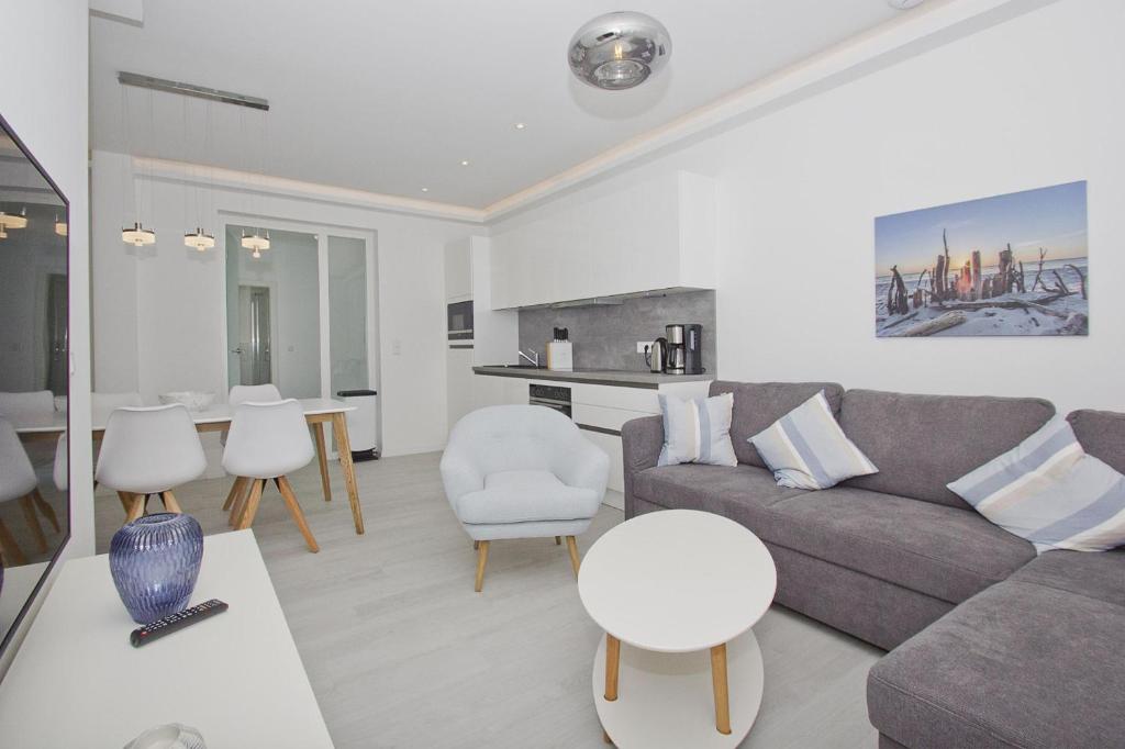 moderne Ferienwohnung mit eigener Terrasse - Haus Inselwind FeWo MEERsalz photo 4