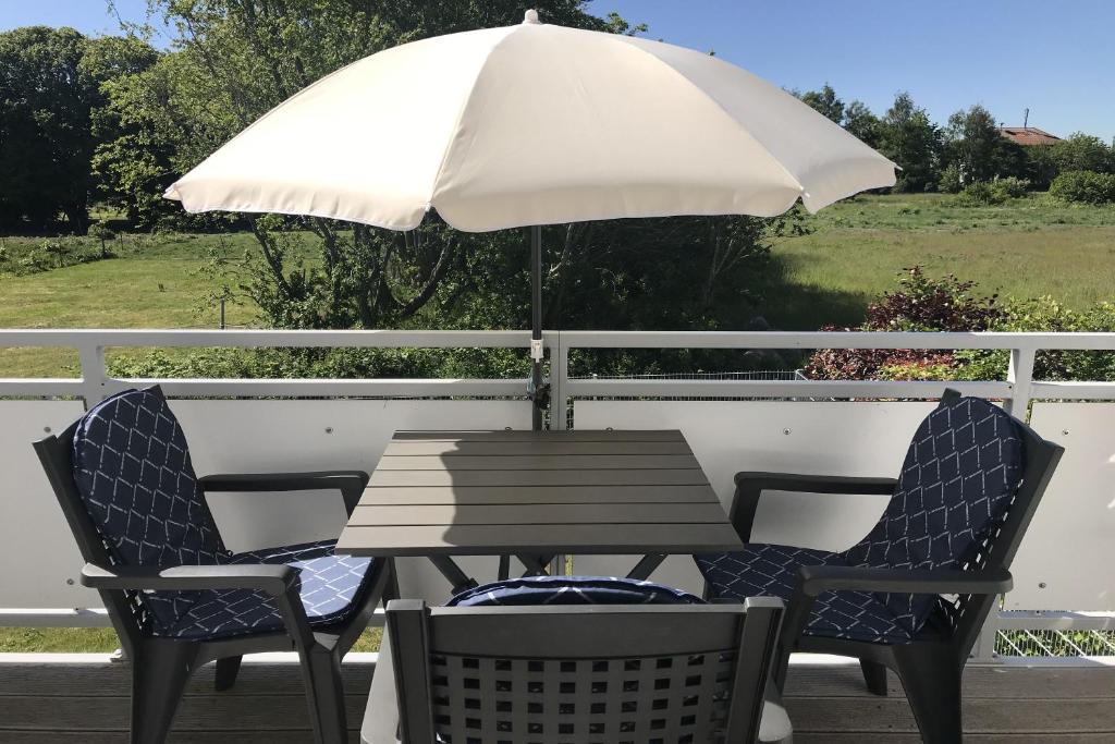 Ferienwohnung in ruhiger Lage und mit Balkon - Ferienhaus Solamar FeWo OG photo 2