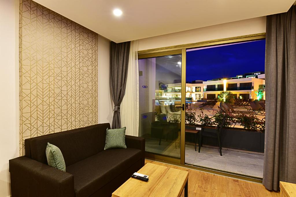 Jasmin Elite Residence & SPA - Tap to explore photos