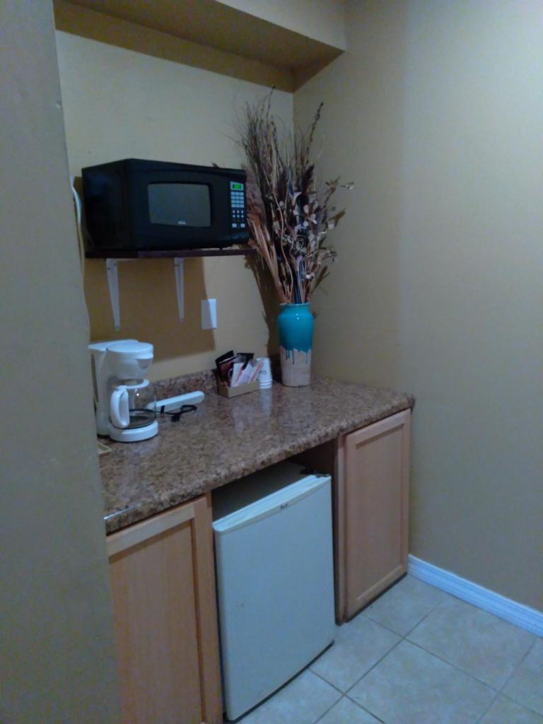 Budget Lodge of Mount Dora - Tap to explore photos