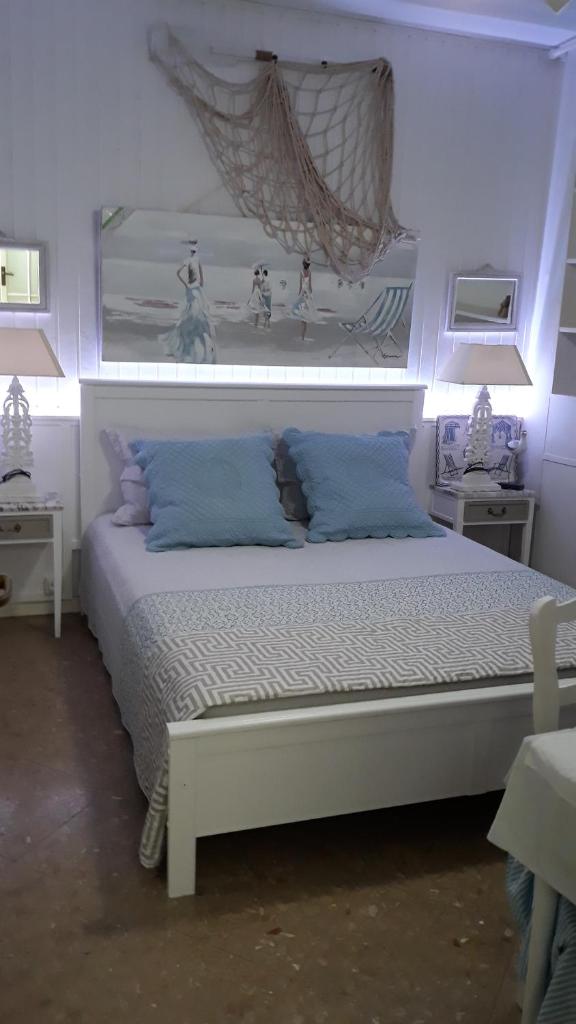 CHAMBRES D'HÔTES CHEZ CATHERINE A REUS chambre bord de mer avec salle de bains privée photo 3