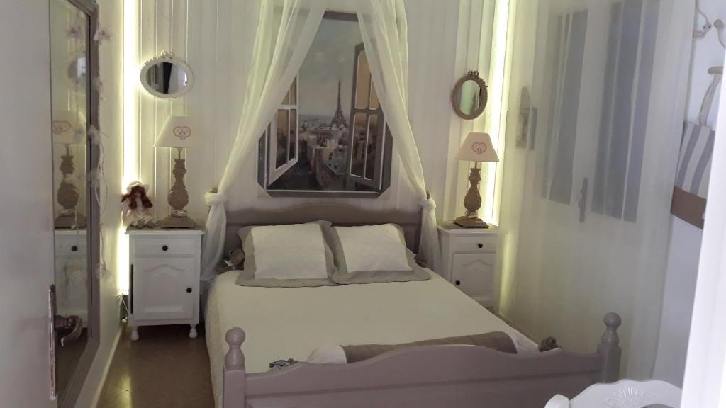 CHAMBRES D'HÔTES CHEZ CATHERINE A REUS chambre de Paris avec salle de bains privée photo 1