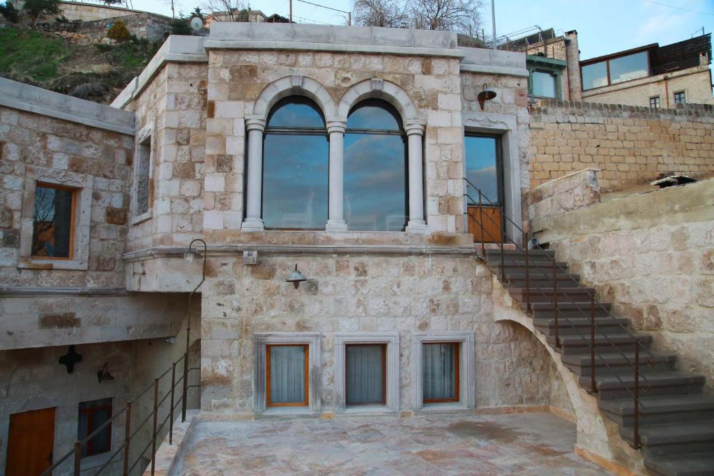 Sarnich Cave Suites photo 4
