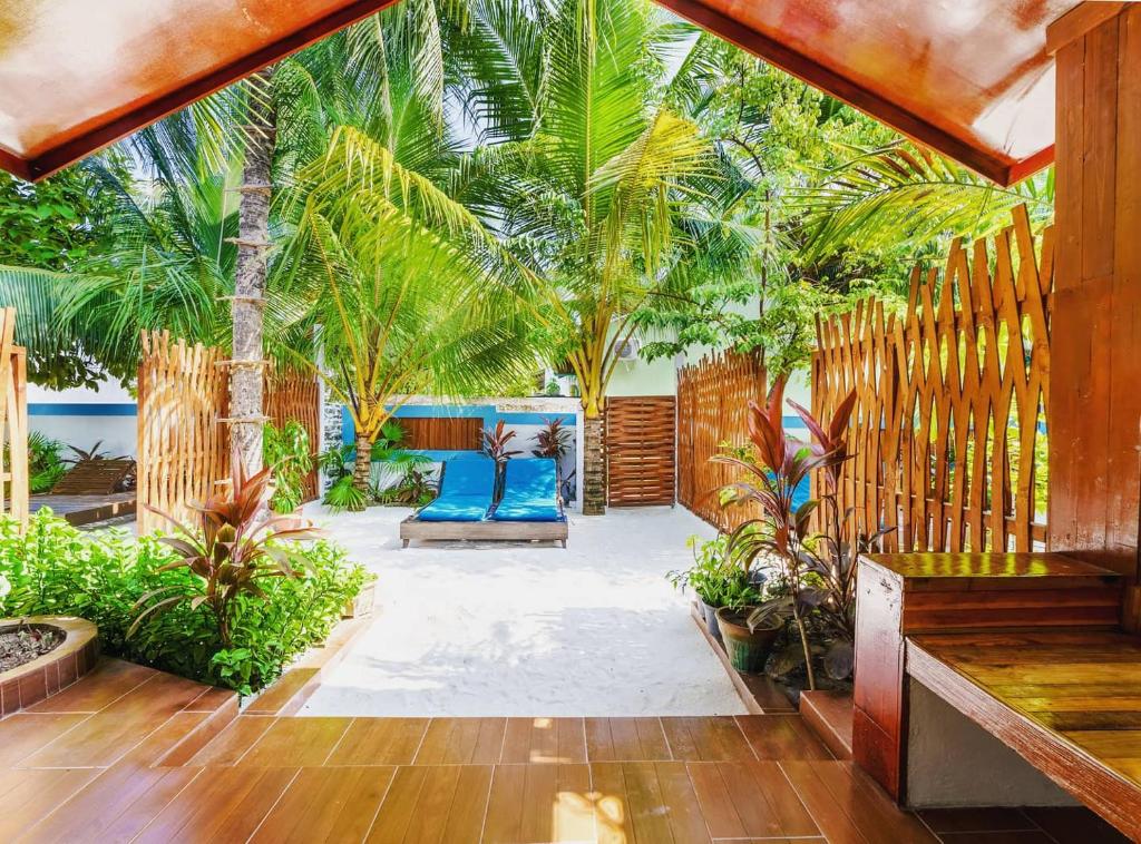 Beach Villa Ukulhas photo 4