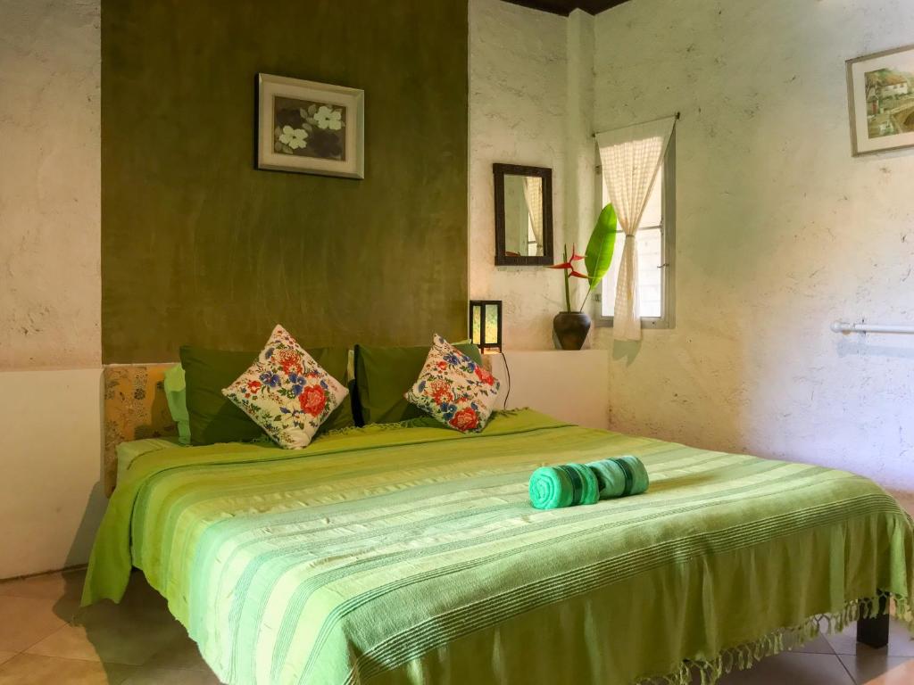 Двухместный (Двухместный номер с 1 кроватью, вид на сад), Baan Suan Thip Homestay