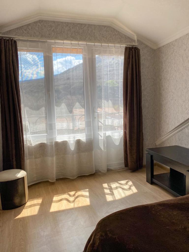 Guest House IBERIA photo 2