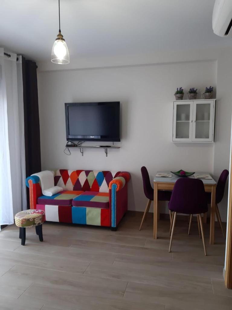 Captivating 2-Bed Apartment in Aguadulce photo 2