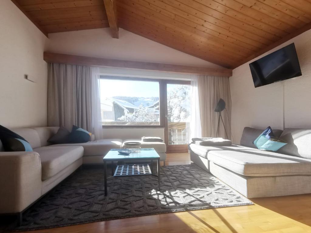 The Seefeld Retreat - Central Family Friendly Chalet - Mountain Views photo 1