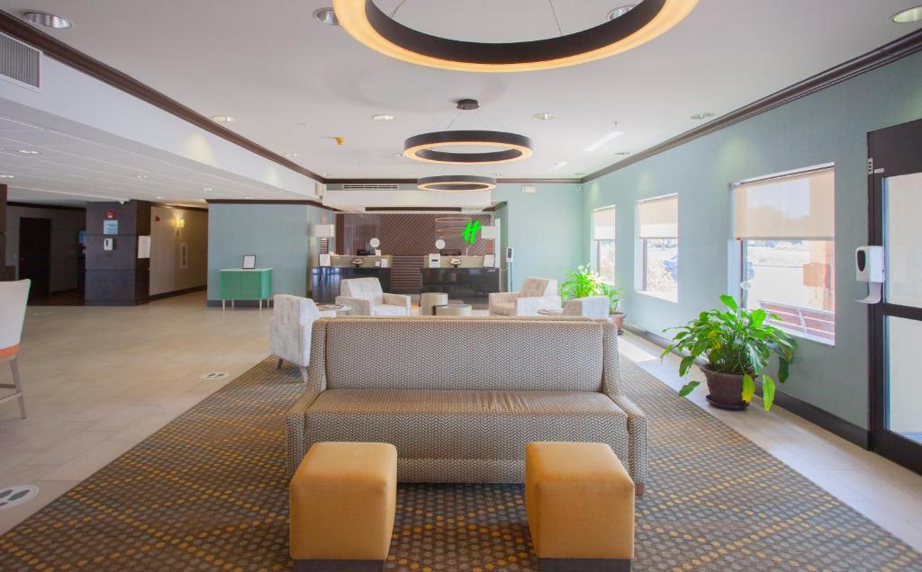 Holiday Inn & Suites Spring - The Woodlands photo 4