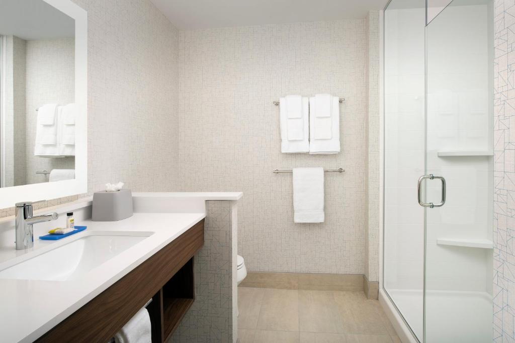 Holiday Inn Express & Suites Kingsland I-95-Naval Base Area, an IHG Hotel photo 2
