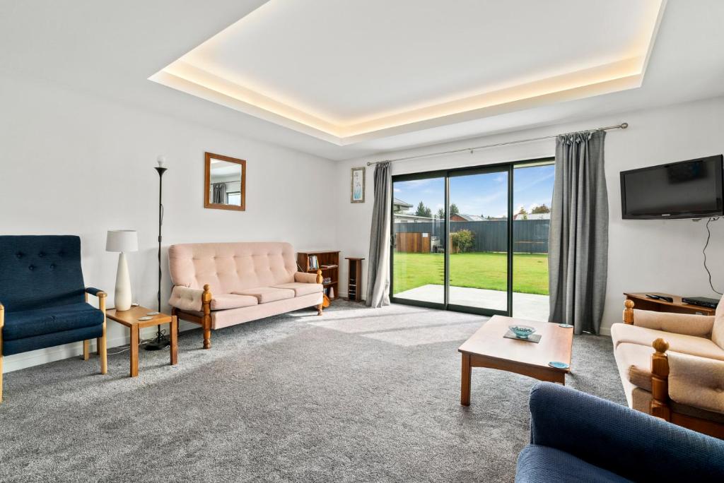 Erskine Place - Lake Hawea Holiday Home photo 2