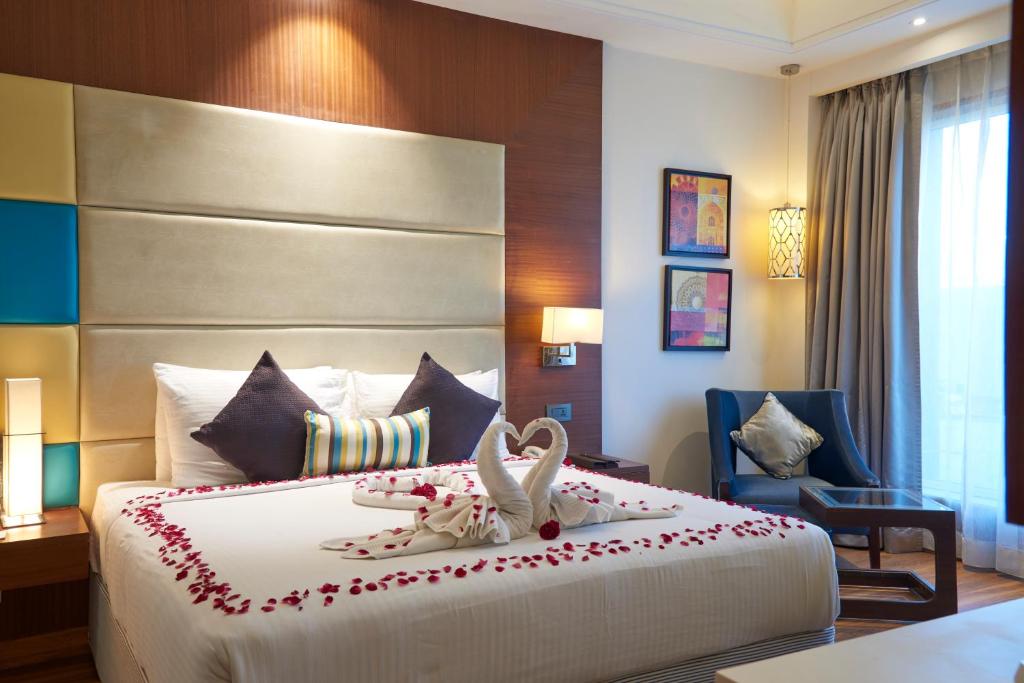 Сьюит (Suite (Mandatory gala dinner on 31st Dec at INR 1500/- per person directly payable at hotel)), The P L Palace Agra