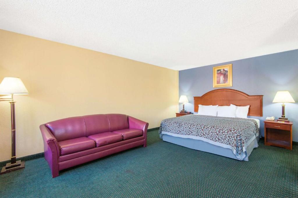 Blue Way Inn & Suites Wichita East image