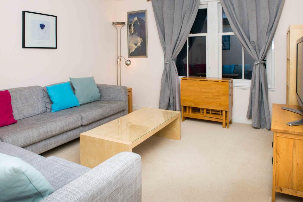 Lovely 2 bedroom apt in Ballater on the River Dee photo 1