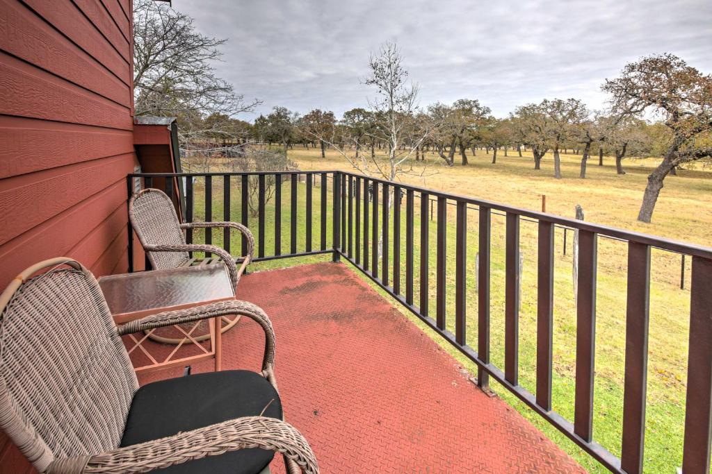 Ark Bunkhouse Fredericksburg Hideaway with Hot Tub photo 3