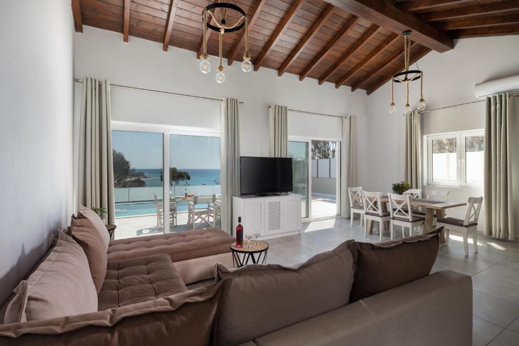 Villa Alonaki Bay photo 3