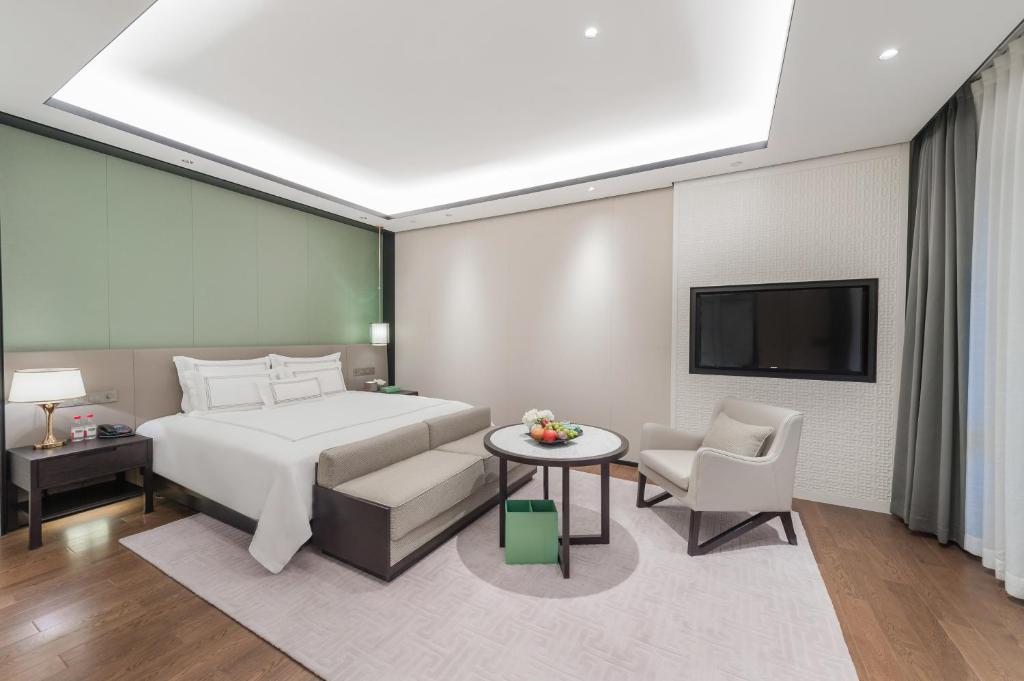 Двухместный (Номер с кроватью размера «king-size» и видом на озеро), West Lake State Guest House