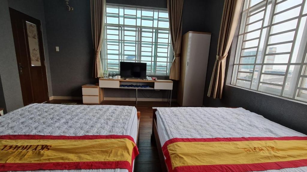 Четырехместный (Улучшенный четырехместный номер), Sky Hotel