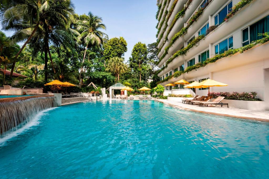Shangri-La Apartments photo 4