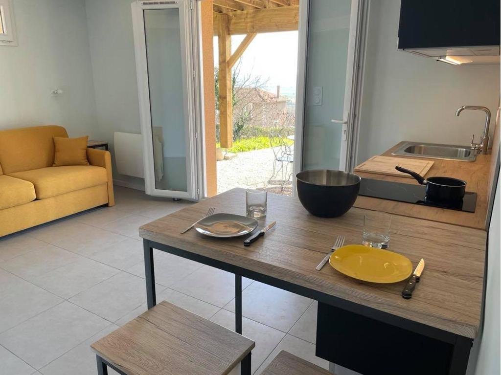 Studio indépendant au calme avec vue imprenable photo 1
