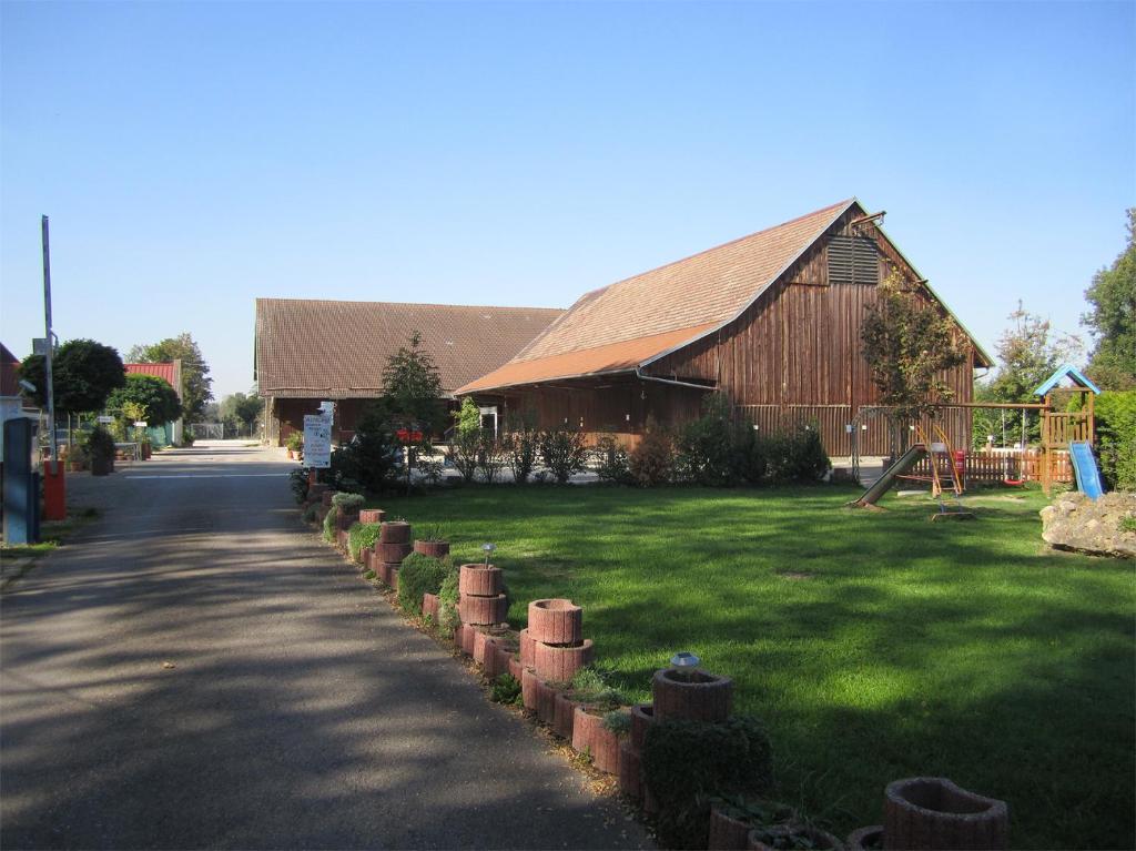 Schlaffass-Camping Gutshof Donauried photo 2