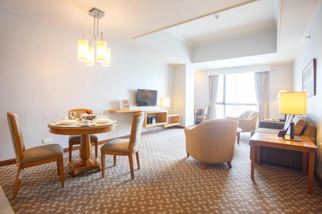 Сьюит (Представительский номер с 2 спальнями), The Linden Suites