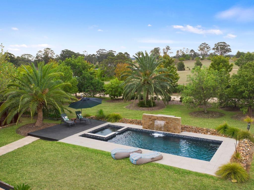 Lilies on Lovedale Estate - Heated Pool and Spa photo 3