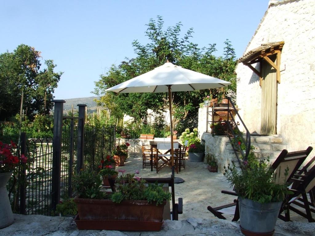 One bedroom apartement with enclosed garden and wifi at Abbateggio