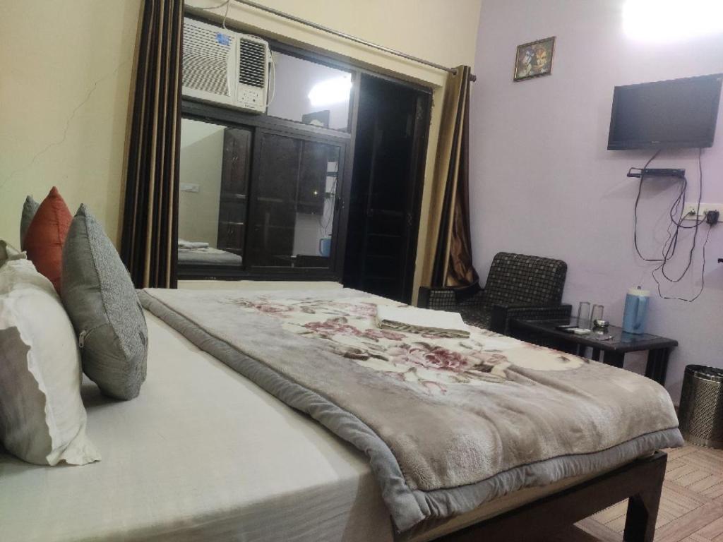 Двухместный (Улучшенный двухместный номер с 1 кроватью), Hotel Vishla Palace