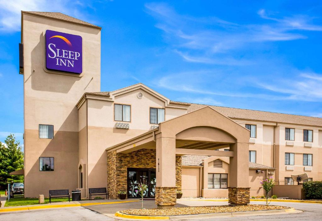 Sleep Inn Kansas City International Airport image