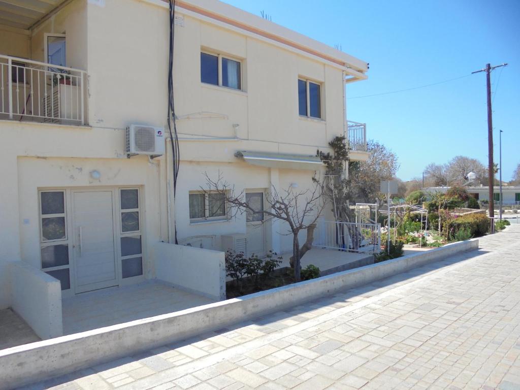 Niki Court Holiday Apartments photo 1
