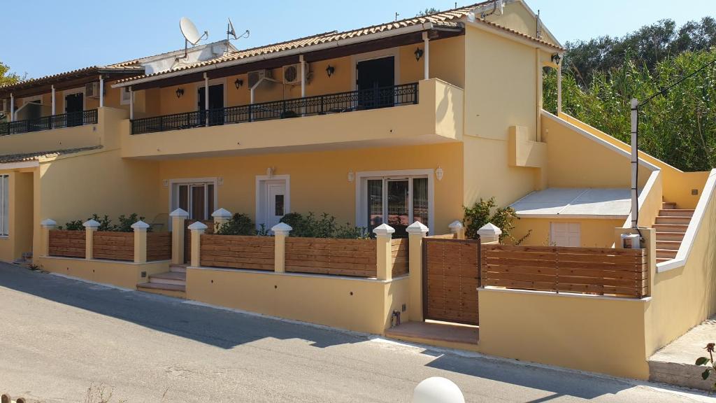 Helen Apartments & Studios photo 2