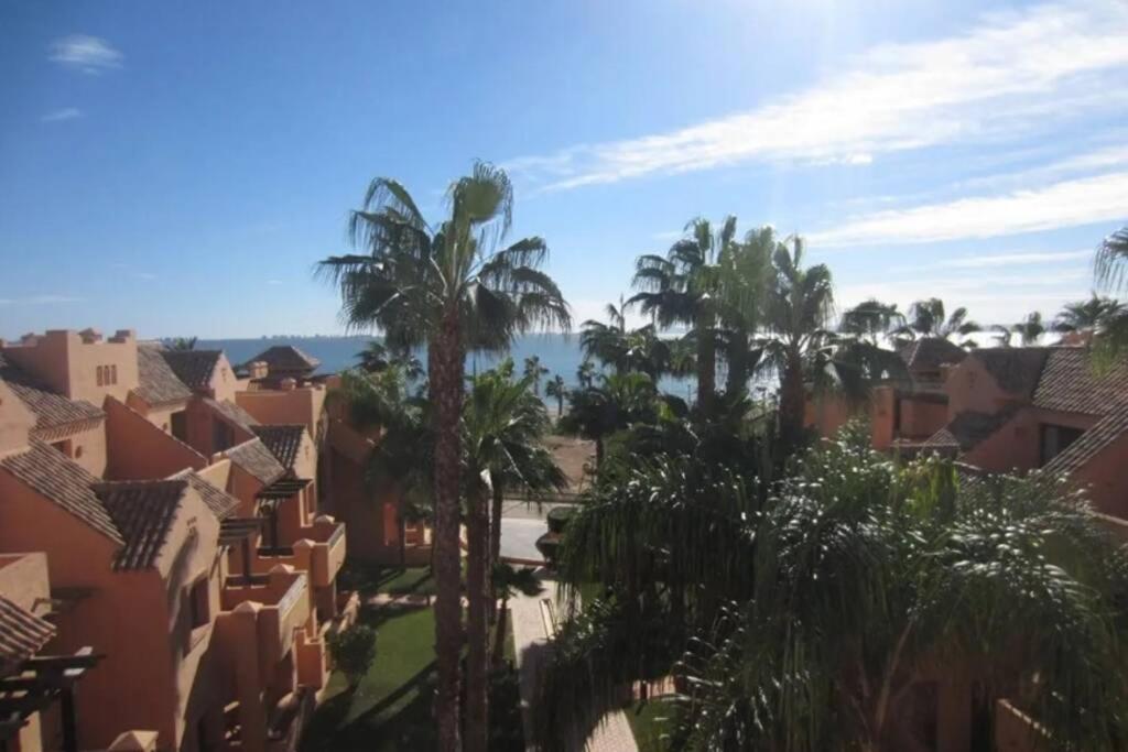 Lovely and luxury apartament in front of the beach photo 1