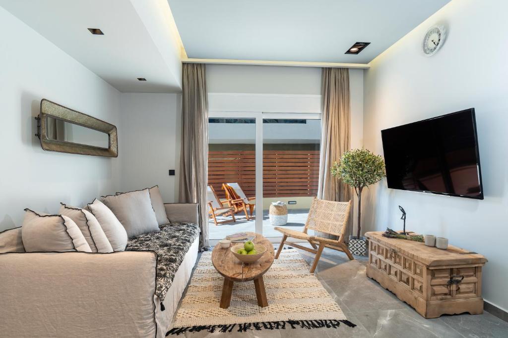 Elia & Anthos Deluxe Suites photo 2