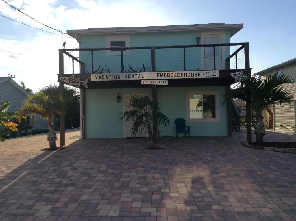 Fort Myers Beach House-on a canal photo 1