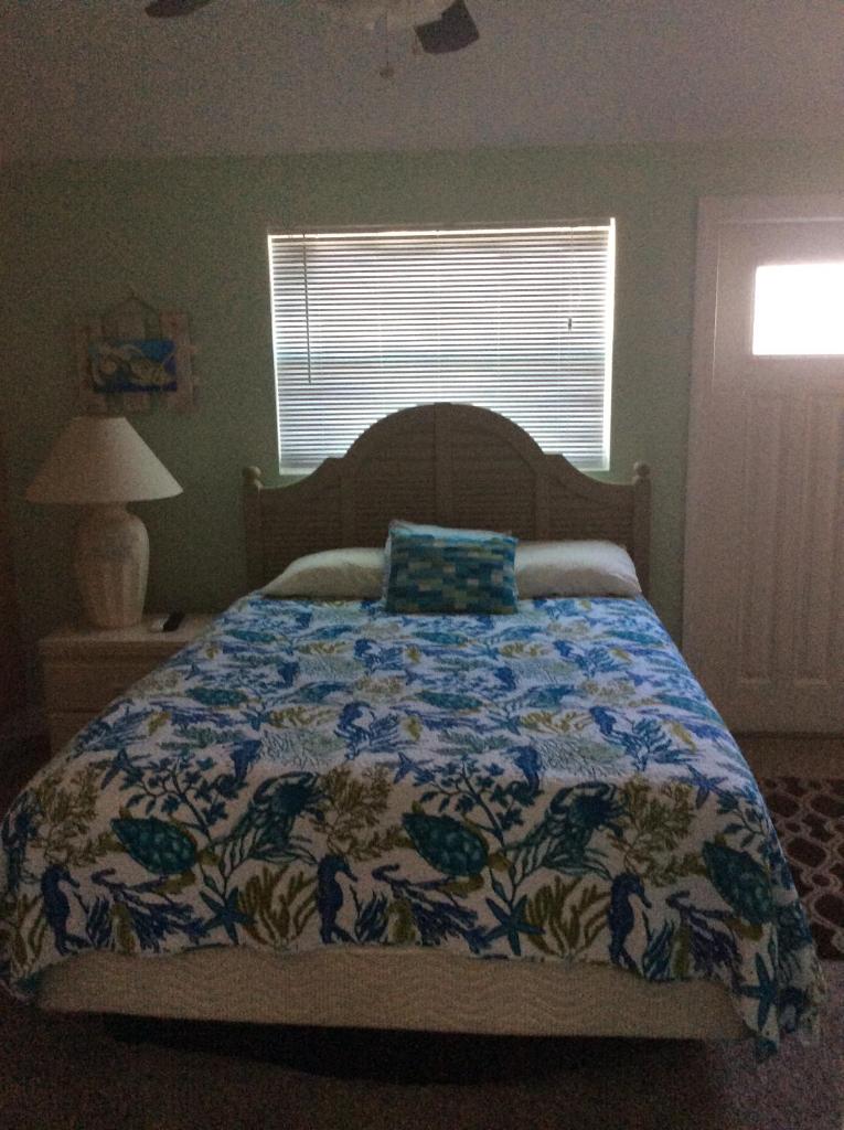 Fort Myers Beach House-on a canal photo 2