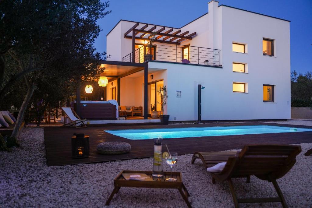Villa Suncica with Heated Pool and Jacuzzi photo 1