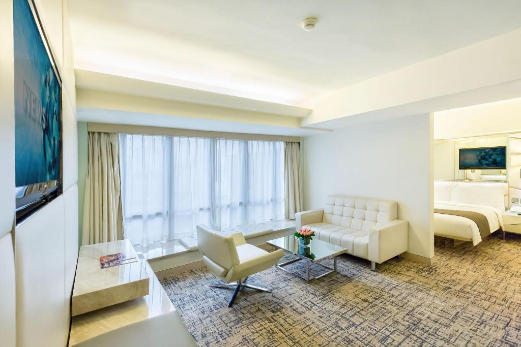 Regal Oriental Hotel photo 4