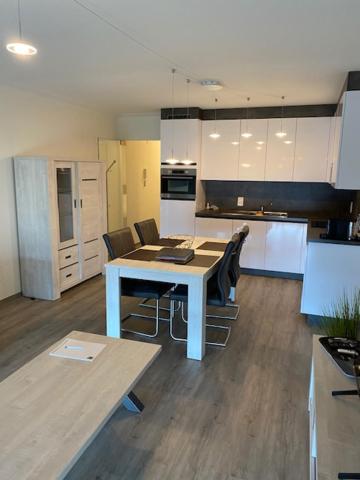 Studio 405 op zeedijk met frontaal zeezicht 4de verdiep photo 1
