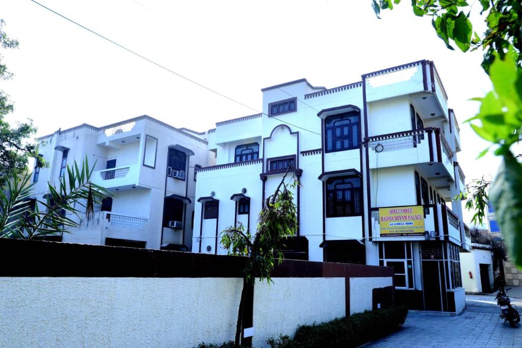 Двухместный (Бюджетный двухместный номер с 1 кроватью), Shree Shree Radha Shyam Palace