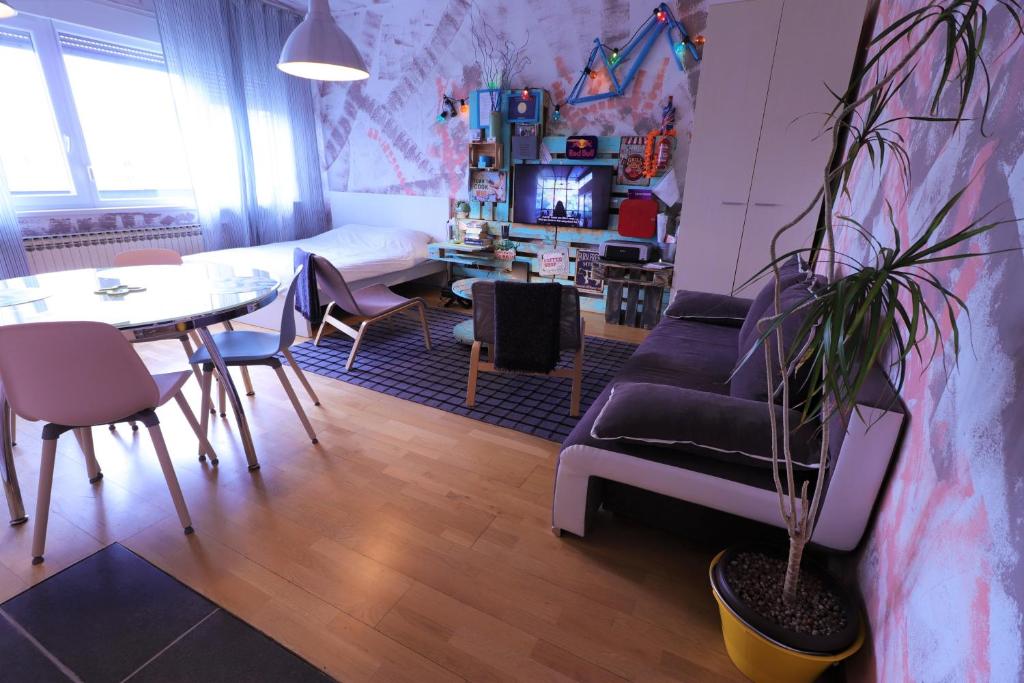 Amy apartment,centar,Netflix,speed WiFi photo 1