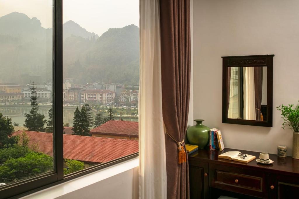 Mountain Queen House
