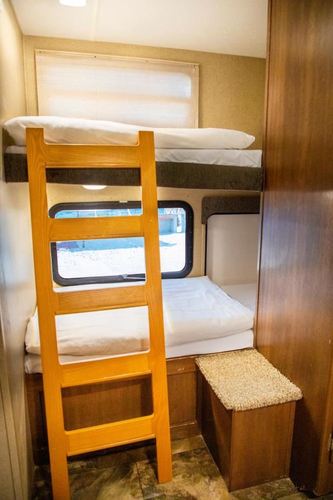 Сьюит (Семейный дом на колесах рядом с пляжем), Кемпинг Caravana Resort