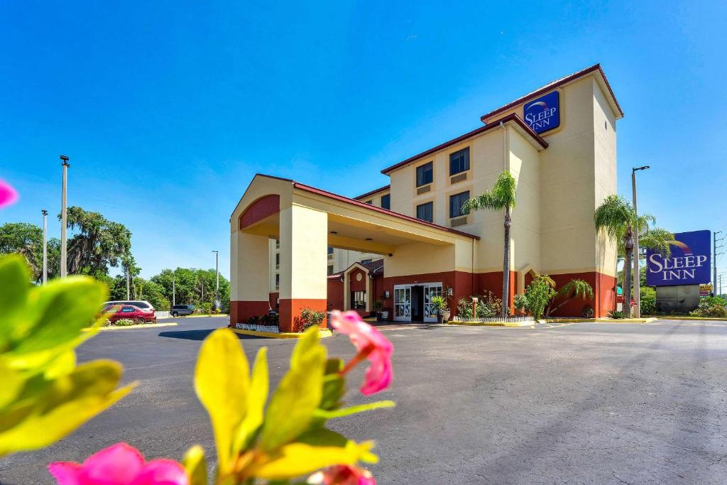 Sleep Inn Leesburg Chain of Lakes image